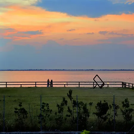 דירה Seafront With Sea View ליגננו סביאדורו